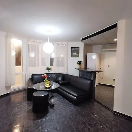 Beautiful 2 Bedroom Maisonette With Free Parking * Varna