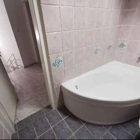 Lejlighed Beautiful 2 Bedroom Maisonette With Free Parking