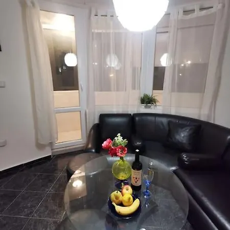 Beautiful 2 Bedroom Maisonette With Free Parking